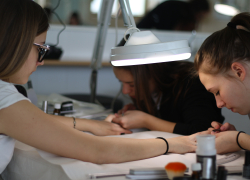 Corso di Ricostruzione unghie - laboratorio Estetista - Engim Thiene