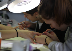 Corso di Ricostruzione unghie - laboratorio Estetista - Engim Thiene