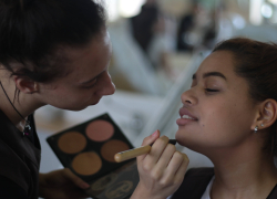 Lezione di Make up - operatore del benessere: estetista