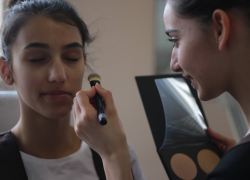 Lezione di Make up - operatore del benessere: estetista
