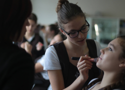 Lezione di Make up - operatore del benessere: estetista