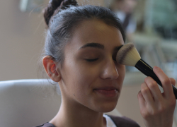 Lezione di Make up - operatore del benessere: estetista